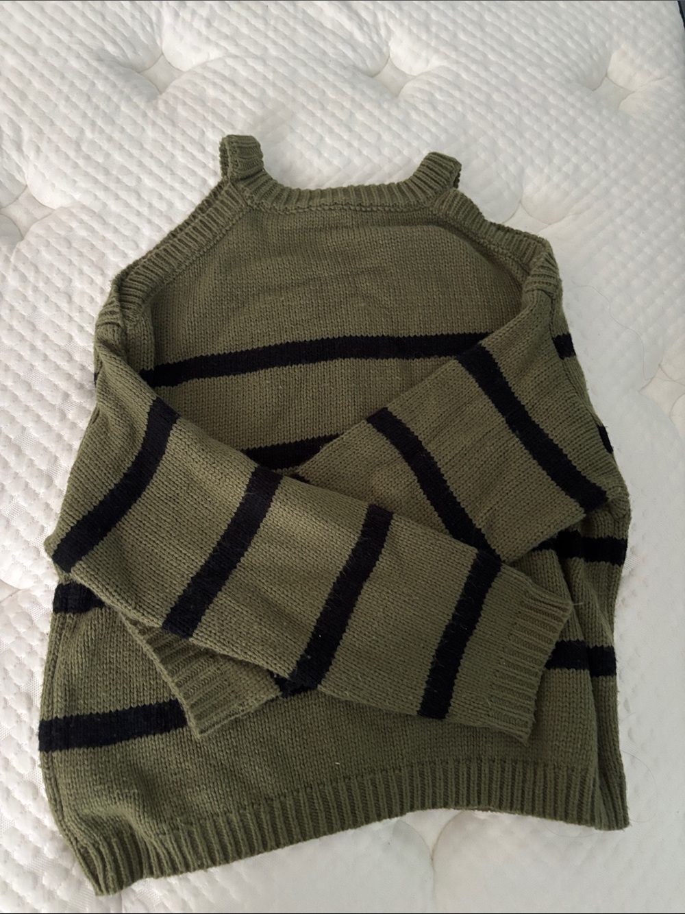 (4/30$) Dazy Sweater Green with black stripes LIKE NEW